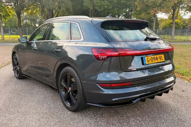 Audi e-tron (2019) thumbnail 5