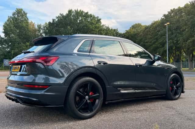 Audi e-tron (2019) thumbnail 6