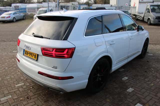 Audi Q7 (2016) thumbnail 6