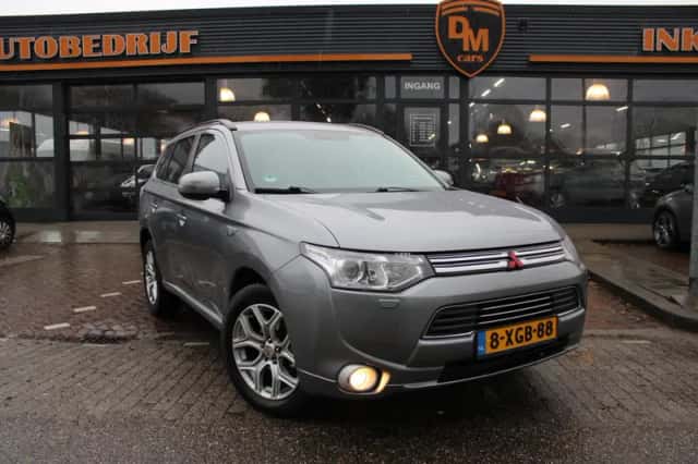 Mitsubishi Outlander (2014) thumbnail 1