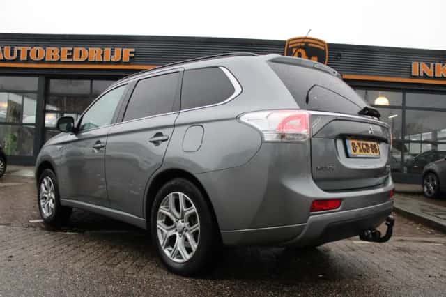 Mitsubishi Outlander (2014) thumbnail 6