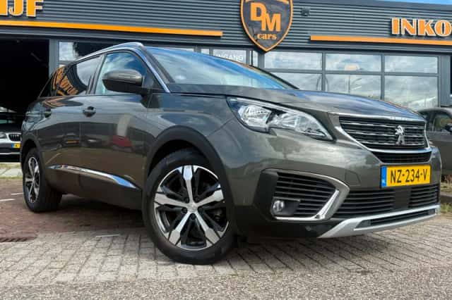 Peugeot 5008 (2017) thumbnail 1