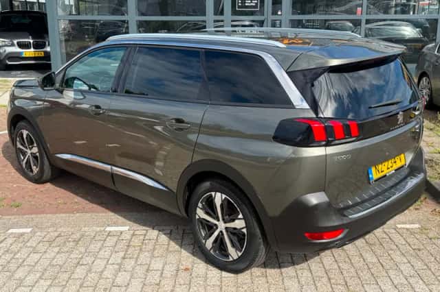 Peugeot 5008 (2017) thumbnail 2