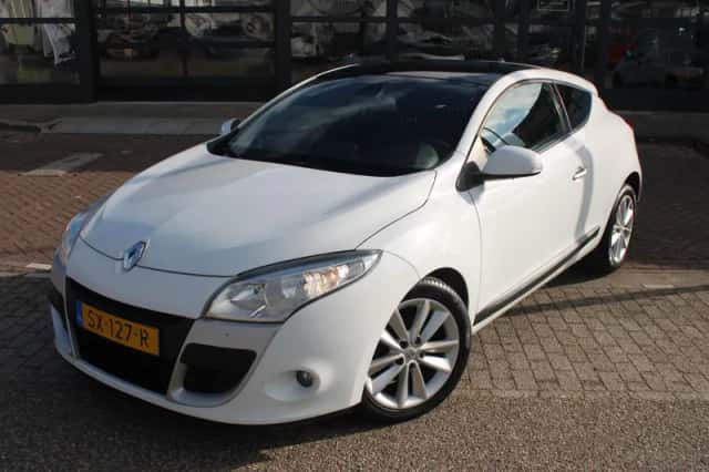 Renault Mégane (2010) thumbnail 1