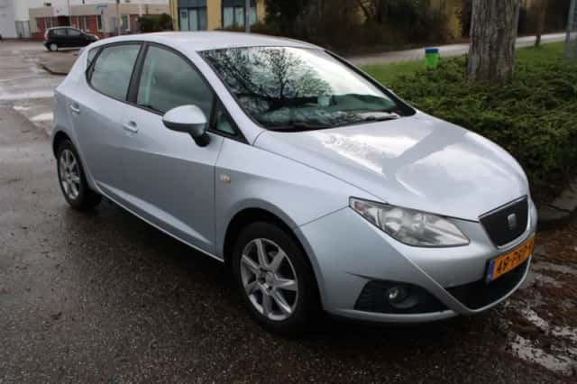 SEAT Ibiza (2011) thumbnail 4