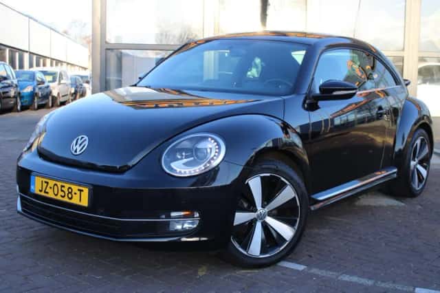 Volkswagen Beetle (2016) thumbnail 3