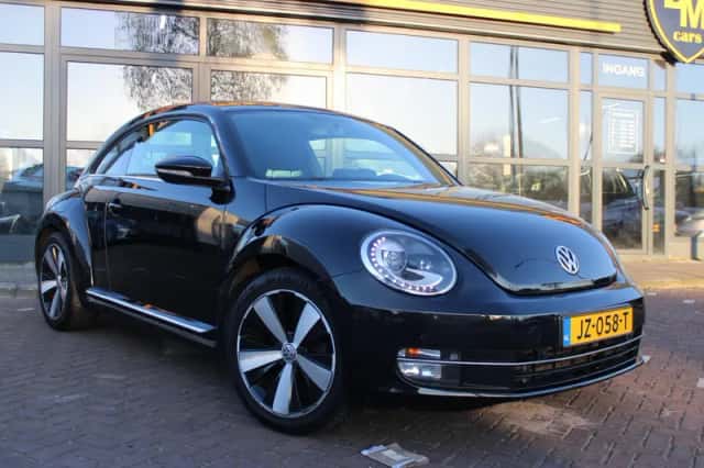Volkswagen Beetle (2016) thumbnail 4