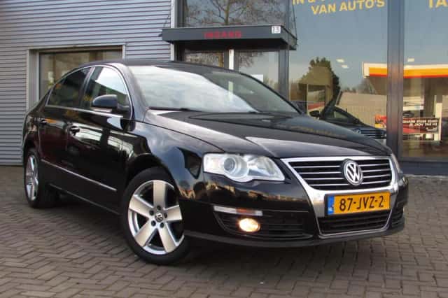 Volkswagen Passat (2009) thumbnail 1