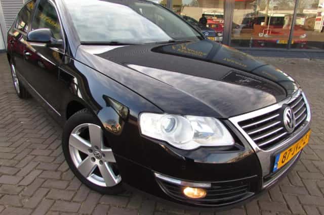 Volkswagen Passat (2009) thumbnail 3