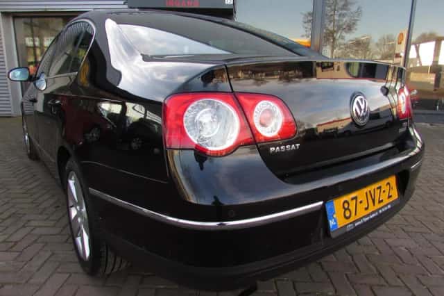 Volkswagen Passat (2009) thumbnail 6