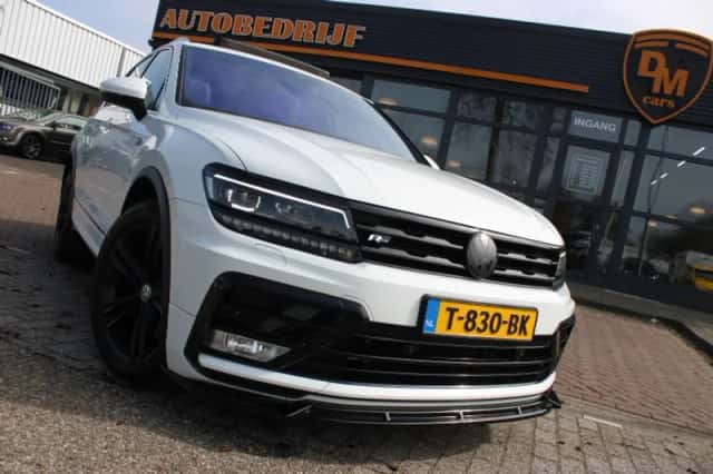 Volkswagen Tiguan (2017) thumbnail 2