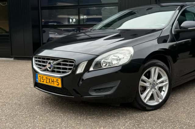 Volvo S60 (2013) thumbnail 6