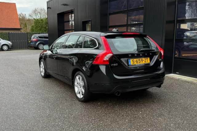 Volvo V60 (2018) thumbnail 5