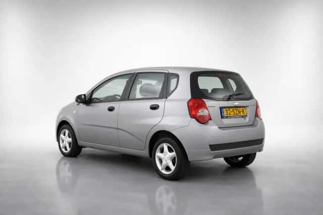 Chevrolet Aveo (2010) thumbnail 5