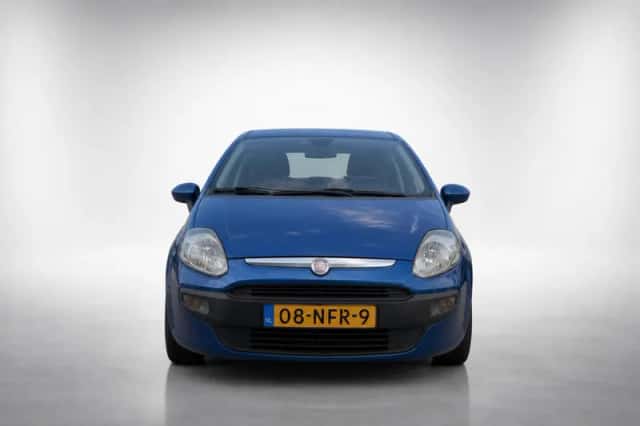 Fiat Punto (2010) thumbnail 2