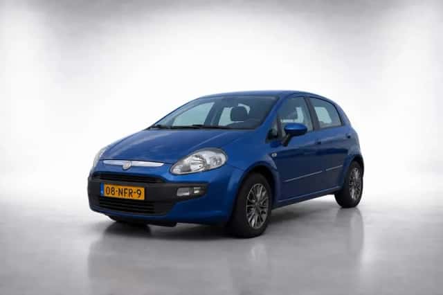 Fiat Punto (2010) thumbnail 3