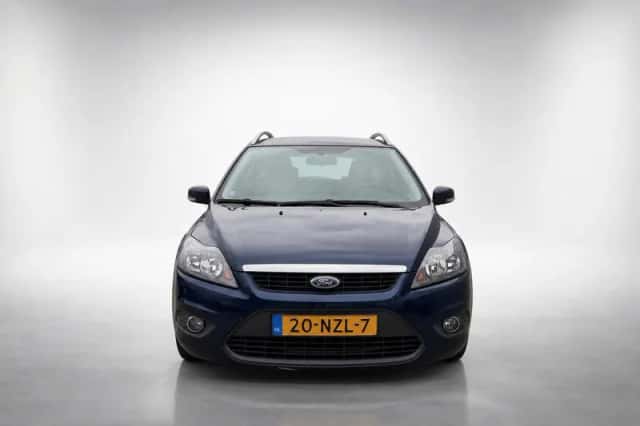 Ford Focus (2011) thumbnail 2