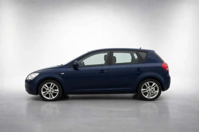 Kia Cee'd (2007) thumbnail 3