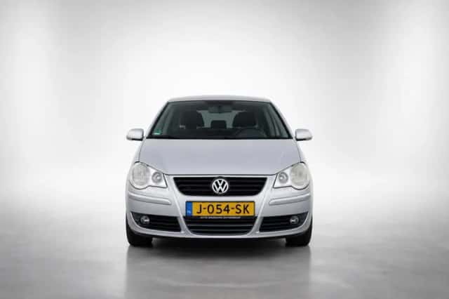 Volkswagen Polo (2009) thumbnail 2