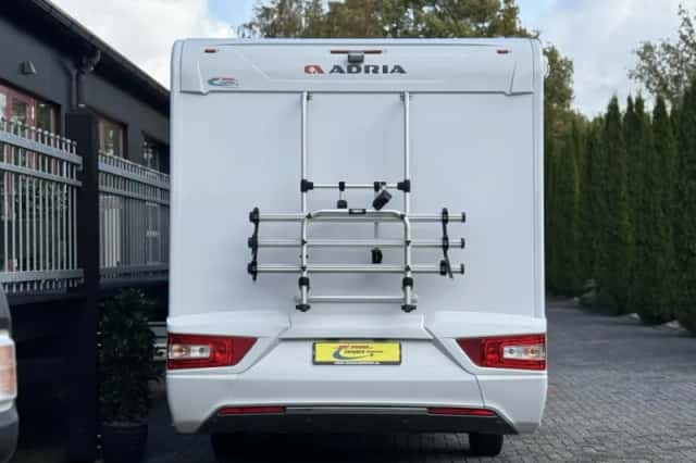 Adria Coral (2022) thumbnail 6