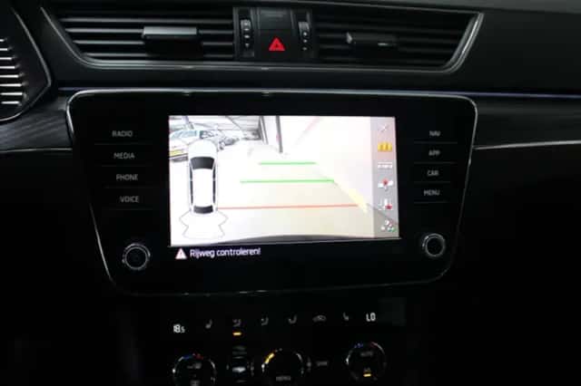 Škoda Superb (2022) thumbnail 18