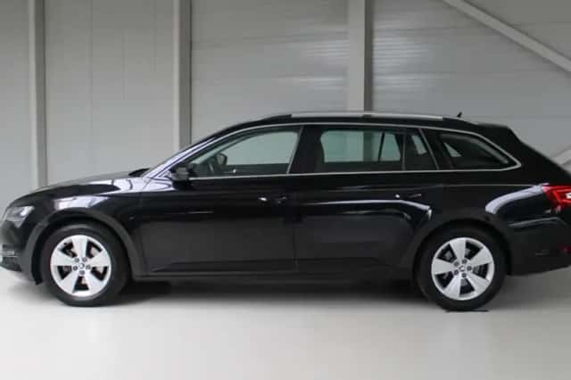 Škoda Superb (2022) thumbnail 3