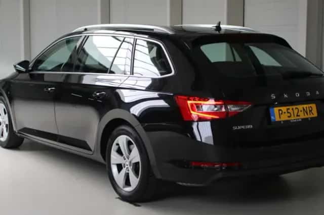 Škoda Superb (2022) thumbnail 4