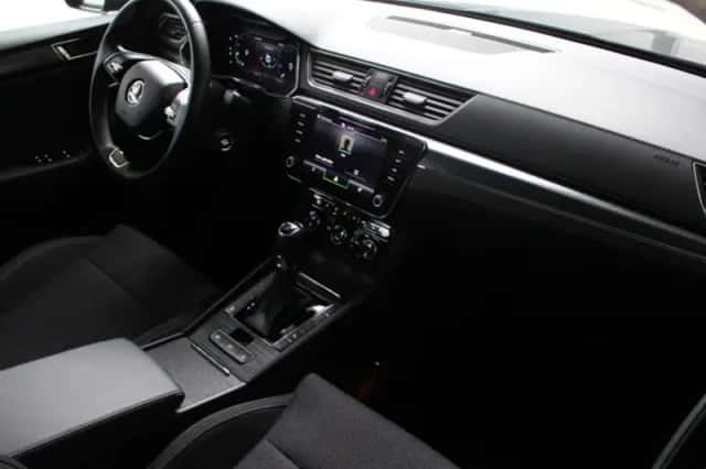Škoda Superb (2022) thumbnail 7