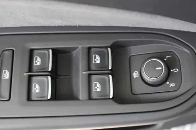 Volkswagen Golf (2021) thumbnail 14