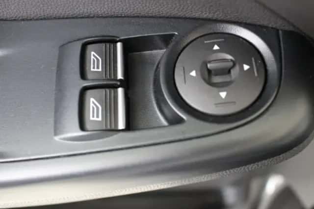 Ford Fiesta (2016) thumbnail 9