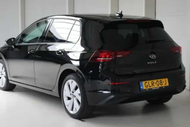 Volkswagen Golf (2024) thumbnail 4