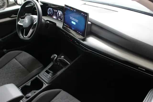 Volkswagen Golf (2024) thumbnail 7