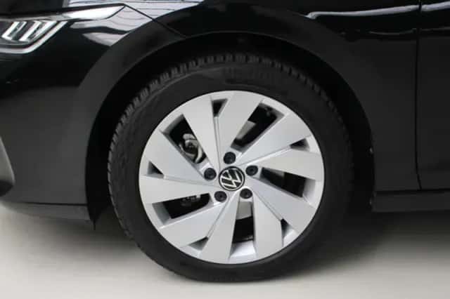 Volkswagen Golf (2024) thumbnail 9