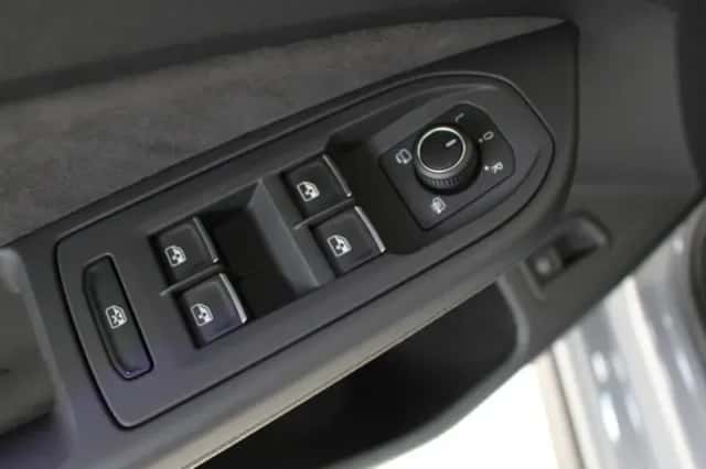 Volkswagen Golf (2025) thumbnail 12