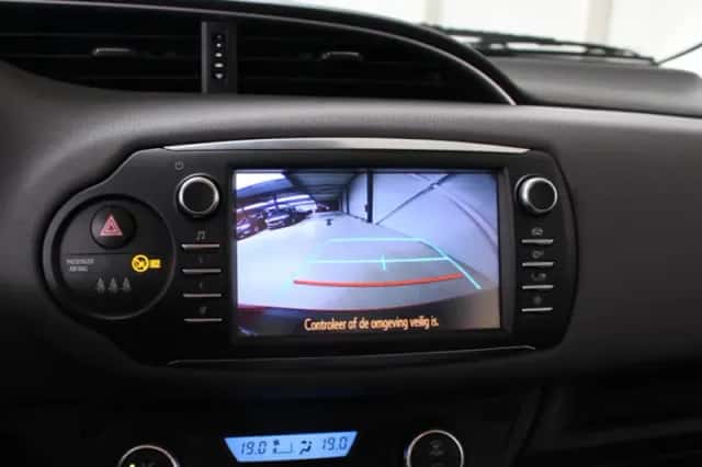 Toyota Yaris (2018) thumbnail 16
