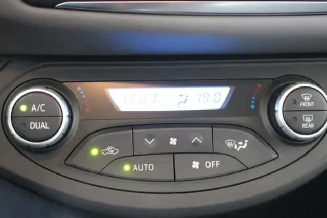 Toyota Yaris (2018) thumbnail 17