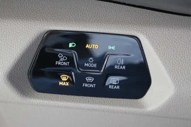 Volkswagen Multivan (2022) thumbnail 11