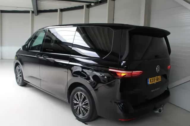 Volkswagen Multivan (2022) thumbnail 4