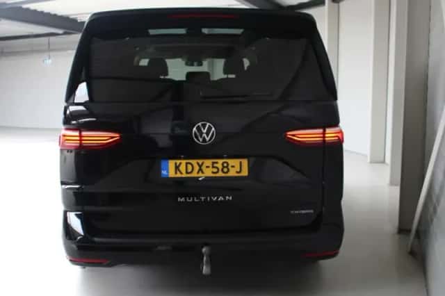 Volkswagen Multivan (2022) thumbnail 5