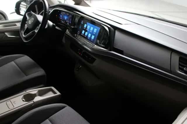 Volkswagen Multivan (2022) thumbnail 6
