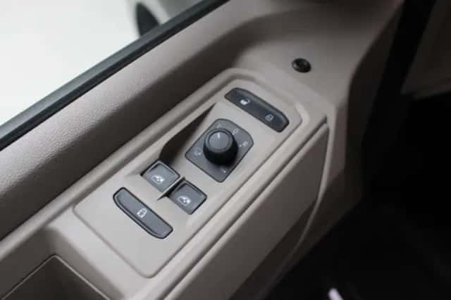 Volkswagen Multivan (2022) thumbnail 10