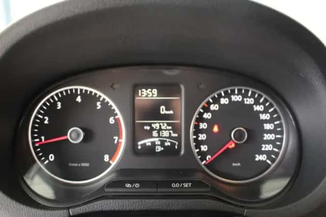 Volkswagen Polo (2014) thumbnail 11