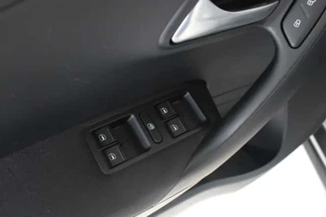 Volkswagen Polo (2014) thumbnail 9