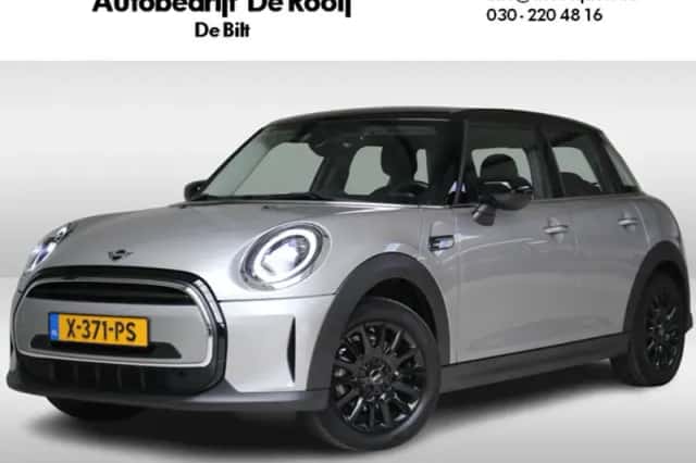 MINI Cooper (2024) thumbnail 2