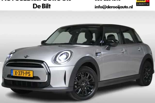 MINI Cooper (2024) thumbnail 2