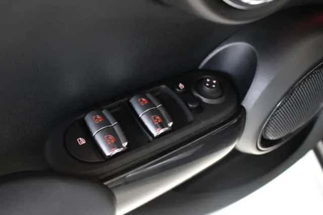 MINI Cooper (2024) thumbnail 12