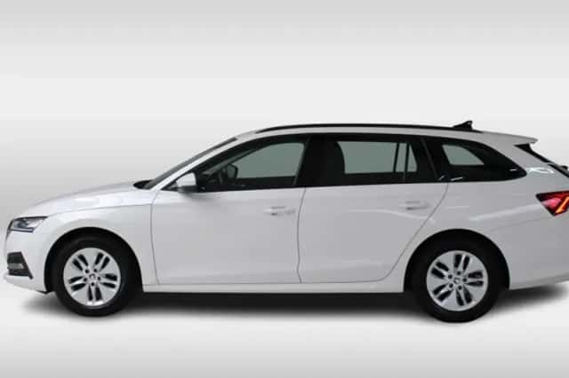 Škoda Octavia (2021) thumbnail 3