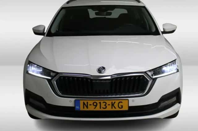 Škoda Octavia (2021) thumbnail 7