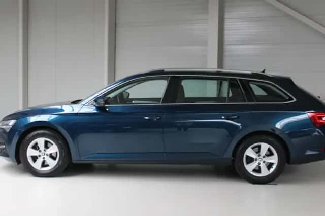 Škoda Superb (2023) thumbnail 3