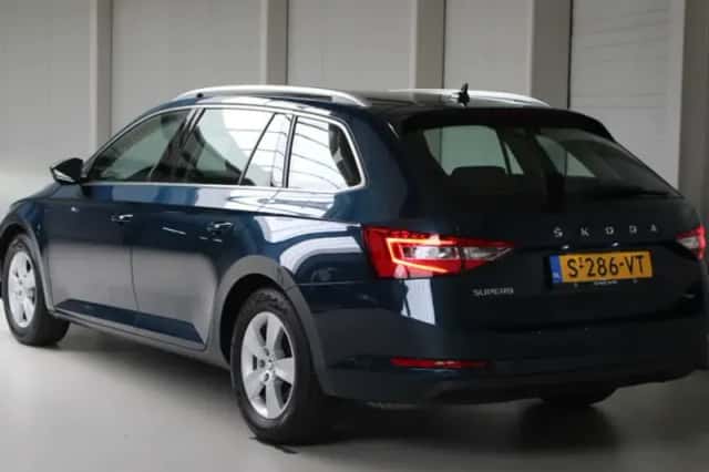 Škoda Superb (2023) thumbnail 4